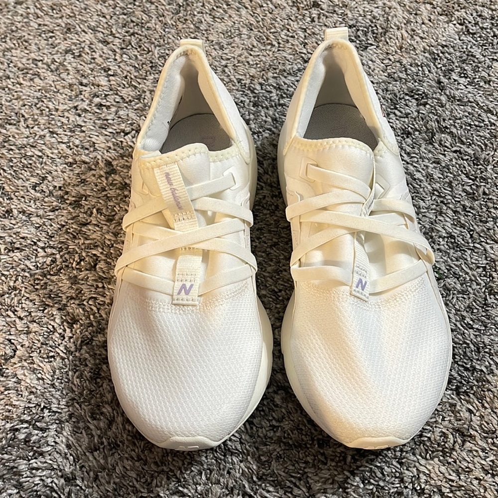 New balance women’s tennis shoes